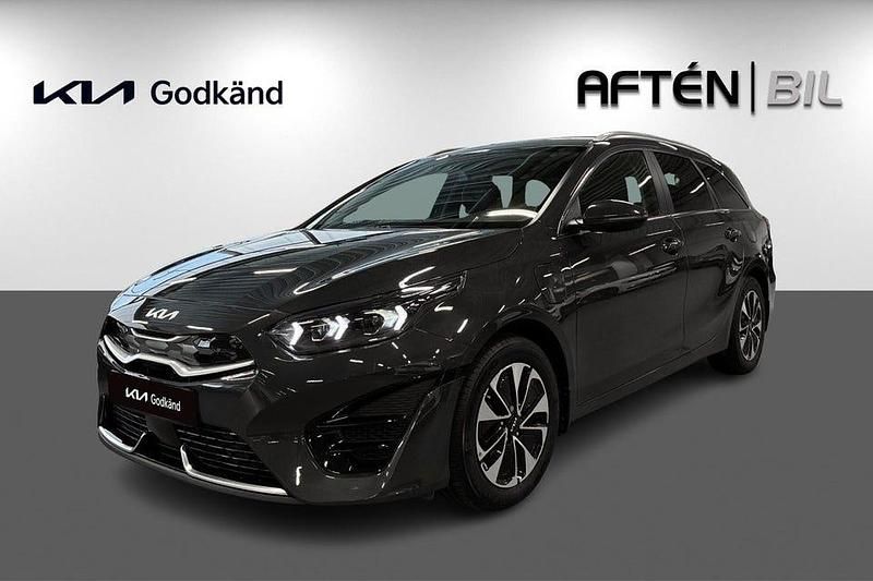 Grå Begagnad 2023 Kia Ceed Advance Halvkombi | 279 900 kr (Lite dyr) - Bild 1/3