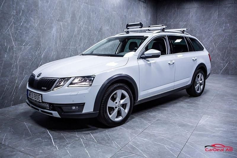 Begagnad Skoda Octavia Scout 184 HK (135 kW) 2020 Vit Kombi