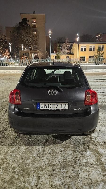 Begagnad Toyota Auris 124 HK (91 kW) 2007 Halvkombi