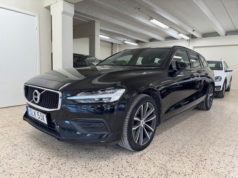 Svart Begagnad 2020 Volvo V60 Momentum Kombi | 262 900 kr (Marknadspris) - Bild 1/4