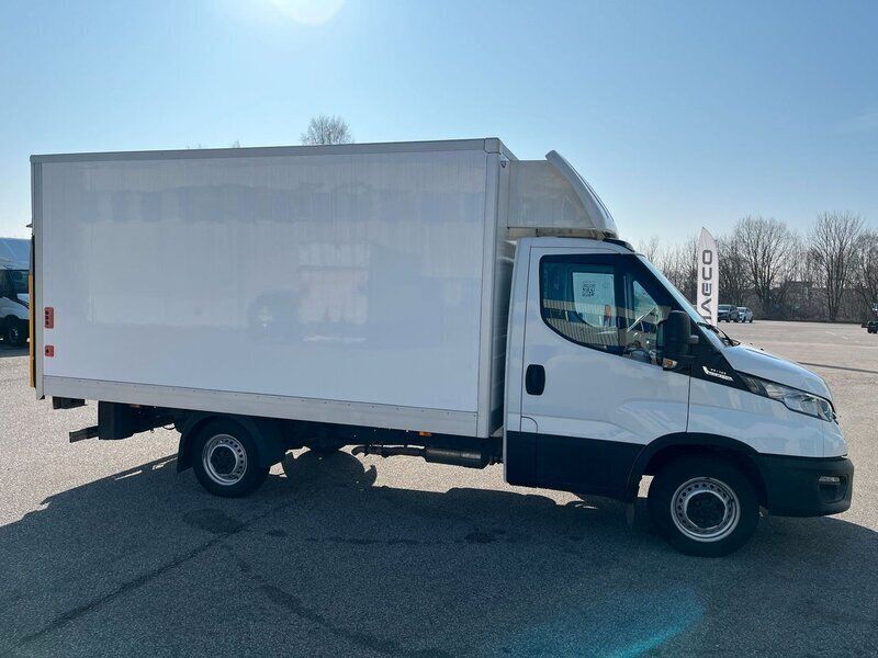 Vit Begagnad 2021 Iveco Daily Van | 373 750 kr (Dyr) - Bild 1/4