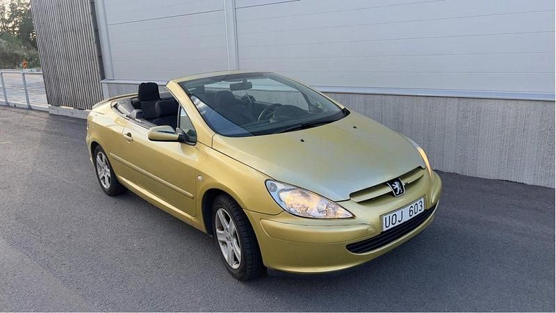 Gul Begagnad 2004 Peugeot 307 CC Cab | 21 900 kr (Bra pris) - Bild 1/4