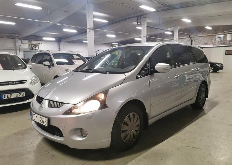 Silver Begagnad 2004 Mitsubishi Grandis Minibuss | 24 900 kr (Marknadspris) - Bild 1/4