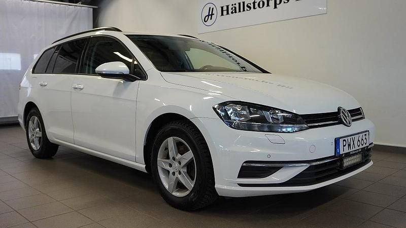 Begagnad VW Golf VII 110 HK (80 kW) 2018 Vit Kombi