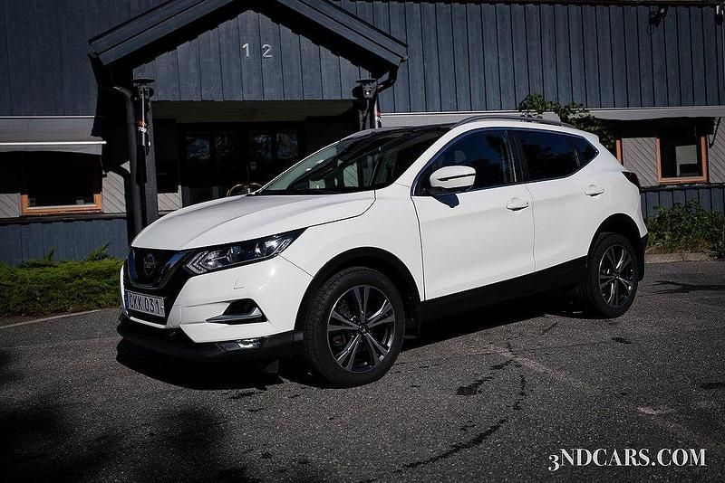 Vit Begagnad 2018 Nissan Qashqai SUV | 119 900 kr (Marknadspris) - Bild 1/4