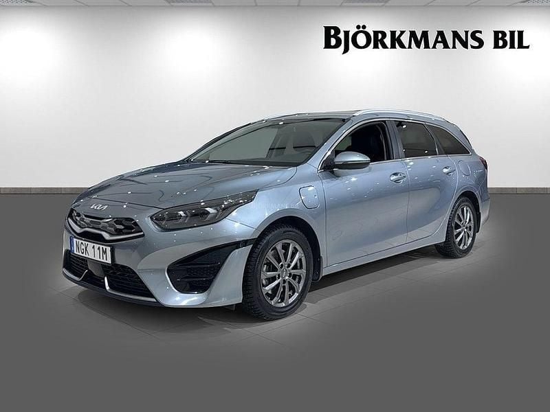 Grå Begagnad 2022 Kia Ceed Sportswagon Advance Kombi | 249 000 kr (Marknadspris) - Bild 1/4