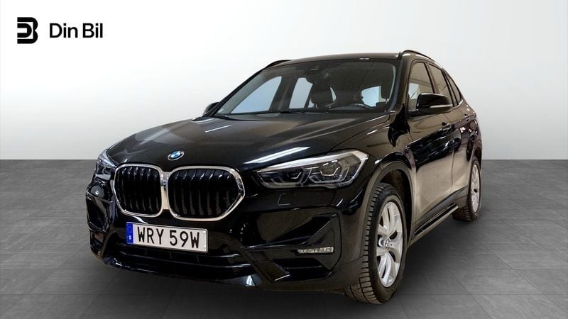 Svart Begagnad 2021 BMW 220 SUV | 319 900 kr - Bild 1/4