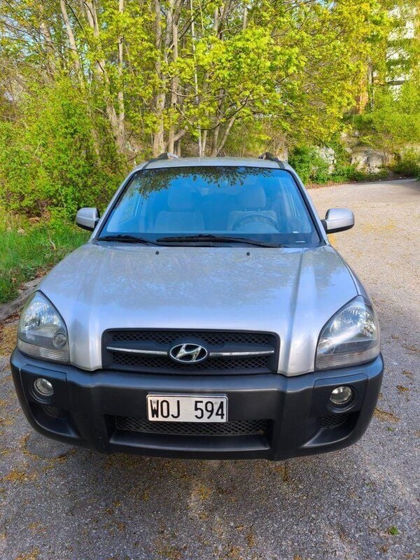Silver Begagnad 2005 Hyundai Tucson SUV | 35 000 kr (Marknadspris) - Bild 1/4