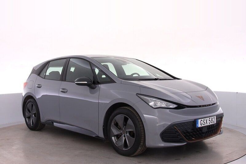 Ljusgrå (vapor grey) Begagnad 2022 Cupra Born Halvkombi | 279 000 kr (Bra pris) - Bild 1/4