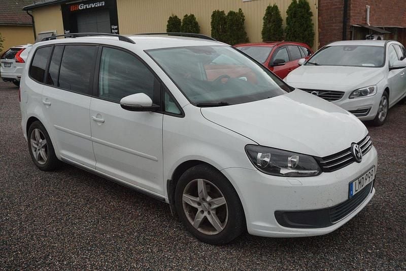 Vit Begagnad 2014 VW Touran Minibuss | 69 900 kr (Marknadspris) - Bild 1/4