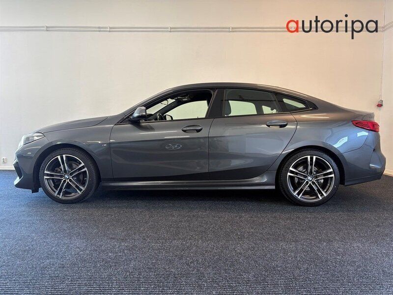 Grå Begagnad 2020 BMW 218 M Sport Sportkupé | 229 900 kr (Marknadspris) - Bild 1/4