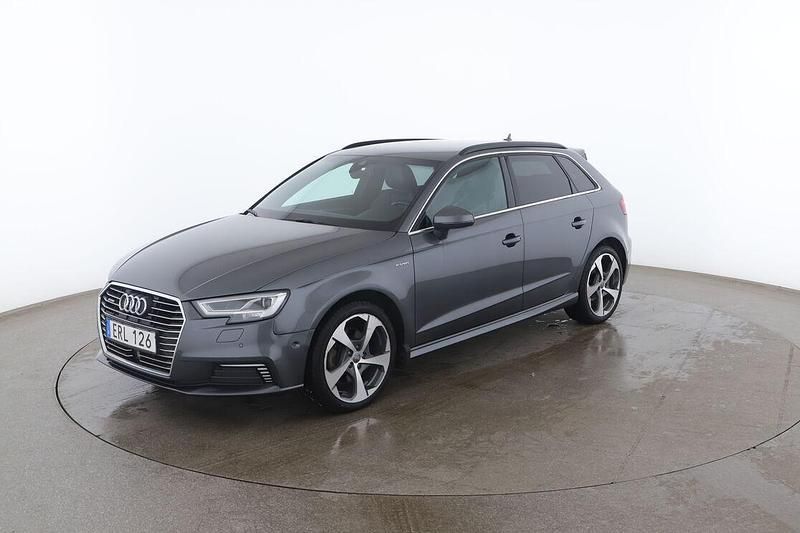 Grå Begagnad 2018 Audi A3 e-tron S-Line Halvkombi | 170 000 kr (Lite dyr) - Bild 1/3
