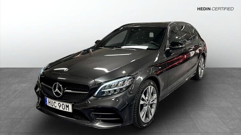 Grå (grey) Begagnad 2020 Mercedes C300e AMG Kombi | 300 000 kr (Marknadspris) - Bild 1/4