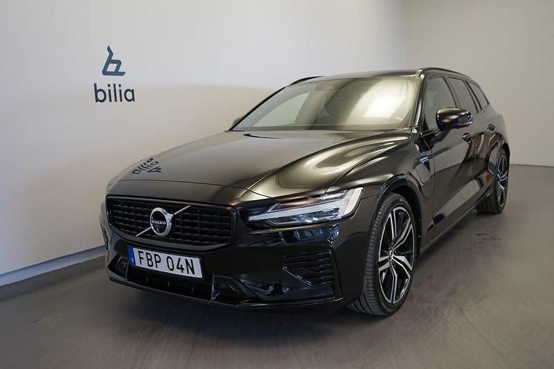 Svart Begagnad 2022 Volvo V60 R-Design Kombi | 419 900 kr (Marknadspris) - Bild 1/3