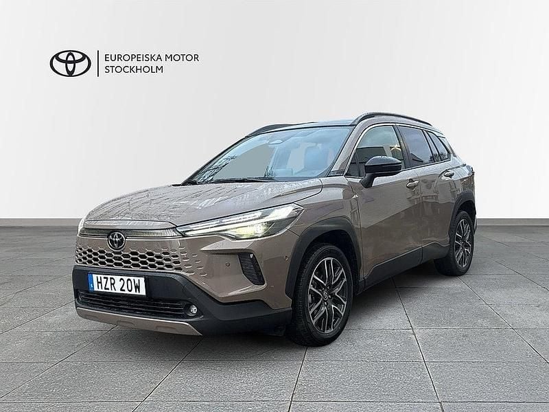 Begagnad Toyota Corolla Cross Executive 197 HK (144 kW) 2025 Brun SUV