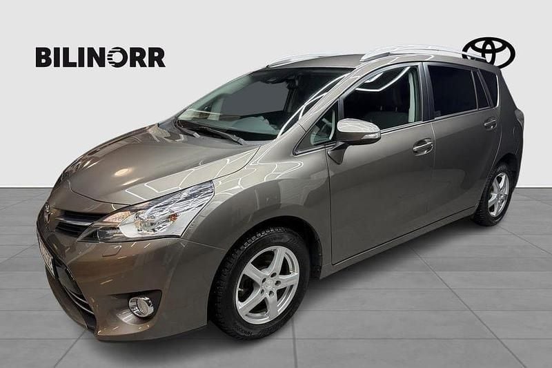 Begagnad Toyota Verso 148 HK (108 kW) 2017 Grå Minibuss