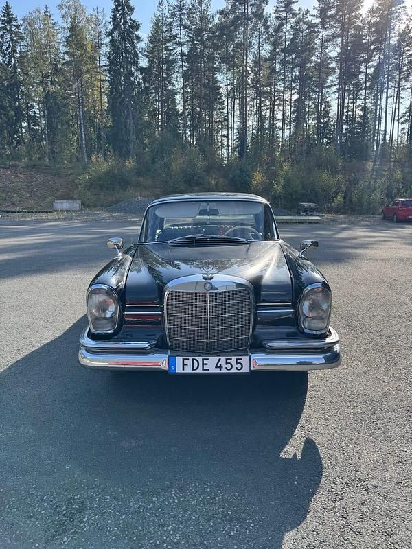 Begagnad Mercedes 220 111 HK (81 kW) 1965
