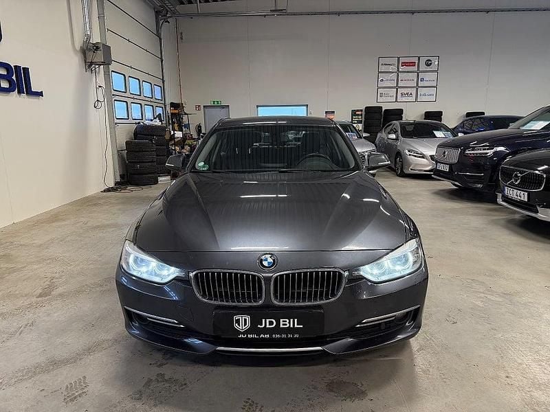 Begagnad BMW 320 Luxury Line 184 HK (135 kW) 2015 Grå Sedan