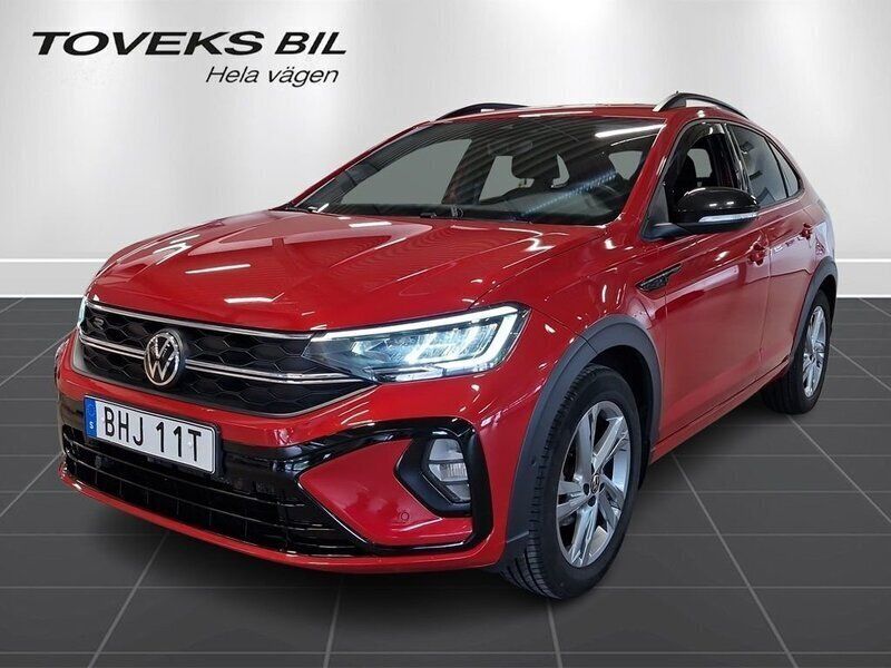 Röd (kings red metallic) Begagnad 2022 VW Taigo R-line SUV | 269 900 kr (Marknadspris) - Bild 1/4