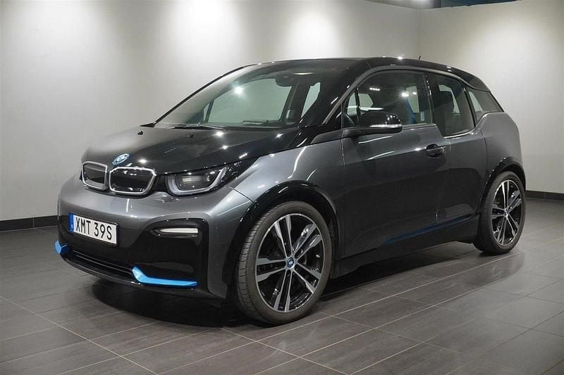 Grå Begagnad 2022 BMW i3 Halvkombi | 224 500 kr (Superpris) - Bild 1/2