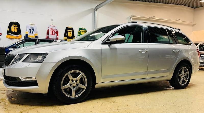Begagnad Skoda Octavia Ambition 116 HK (85 kW) 2018 Silver Kombi