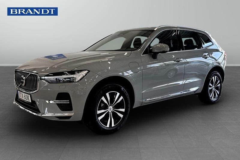 Grå Begagnad 2025 Volvo XC60 Core SUV | 549 900 kr (Marknadspris) - Bild 1/4