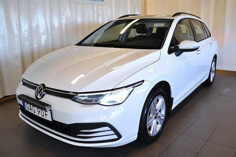 Vit Begagnad 2022 VW Golf VIII Kombi | 220 000 kr (Bra pris) - Bild 1/4