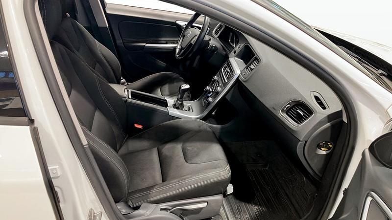 Begagnad Volvo V60 152 HK (111 kW) 2017 Vit Kombi