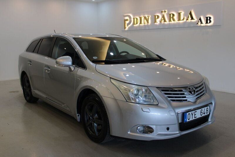 Silver Begagnad 2011 Toyota Avensis Business Edition Kombi | 79 900 kr (Marknadspris) - Bild 1/4