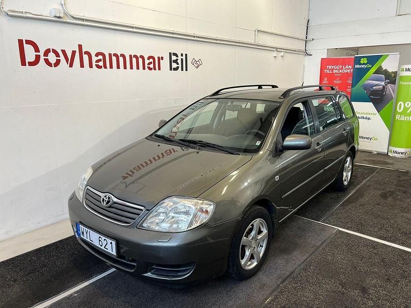 Grå Begagnad 2005 Toyota Corolla Kombi | 49 900 kr (Marknadspris) - Bild 1/4