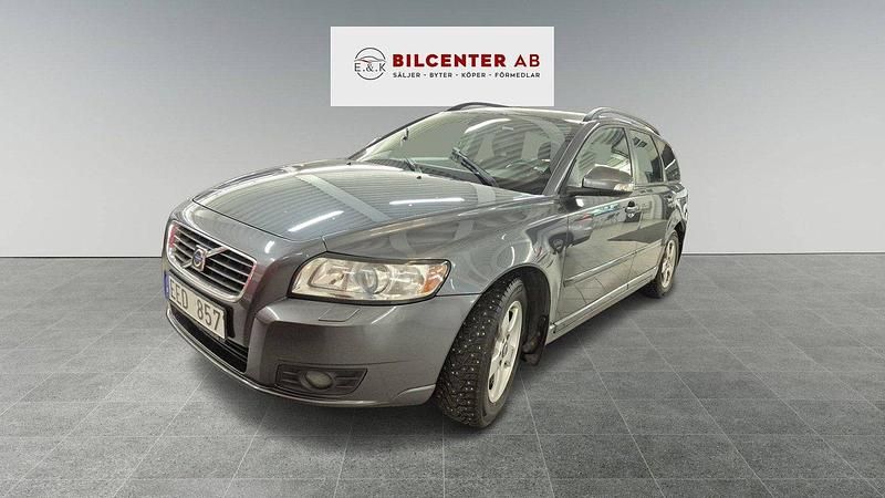 Grå Begagnad 2010 Volvo V50 Momentum Kombi | 59 900 kr (Marknadspris) - Bild 1/4