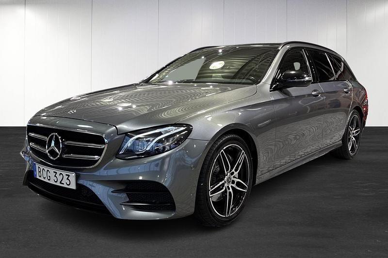 Grå (grey) Begagnad 2018 Mercedes E220 AMG Kombi | 359 900 kr (Lite dyr) - Bild 1/4