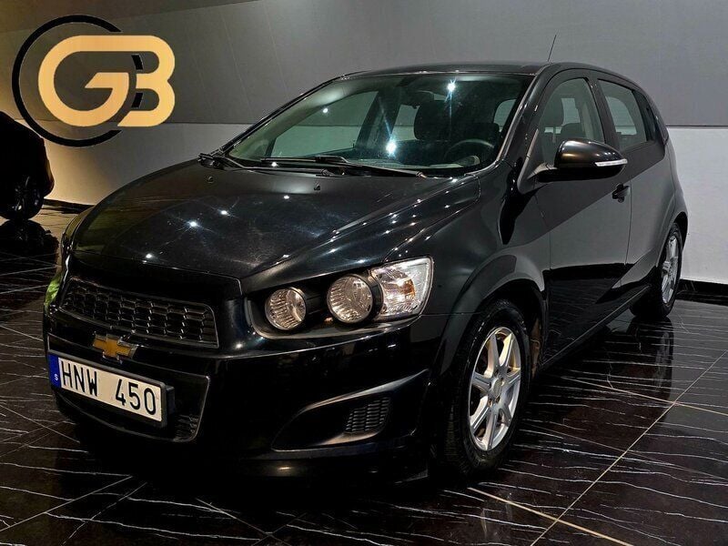 Svart Begagnad 2014 Chevrolet Aveo Halvkombi | 49 900 kr (Dyr) - Bild 1/4