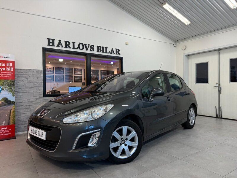 Mörkgrå (grå) Begagnad 2012 Peugeot 308 Halvkombi | 69 900 kr (Marknadspris) - Bild 1/4