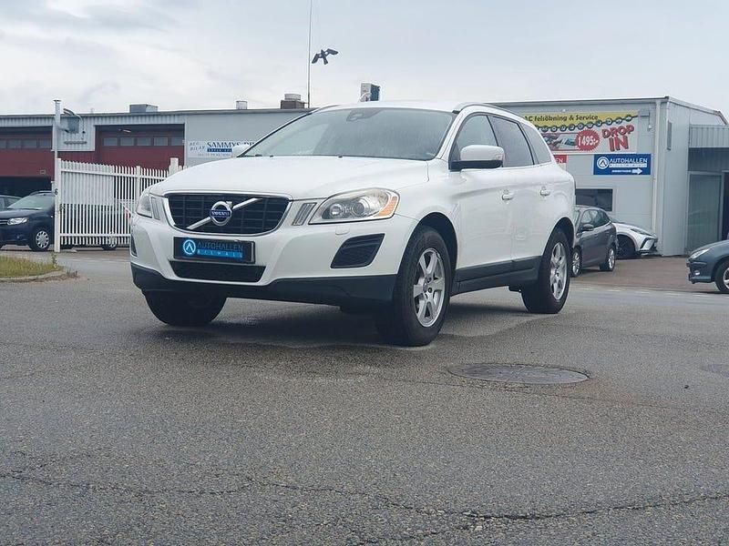 Vit Begagnad 2012 Volvo XC60 Summum SUV | 117 200 kr (Marknadspris) - Bild 1/4