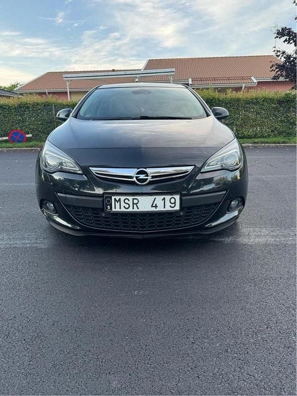 Svart Begagnad 2012 Opel Astra GTC Halvkombi | 67 800 kr - Bild 1/4