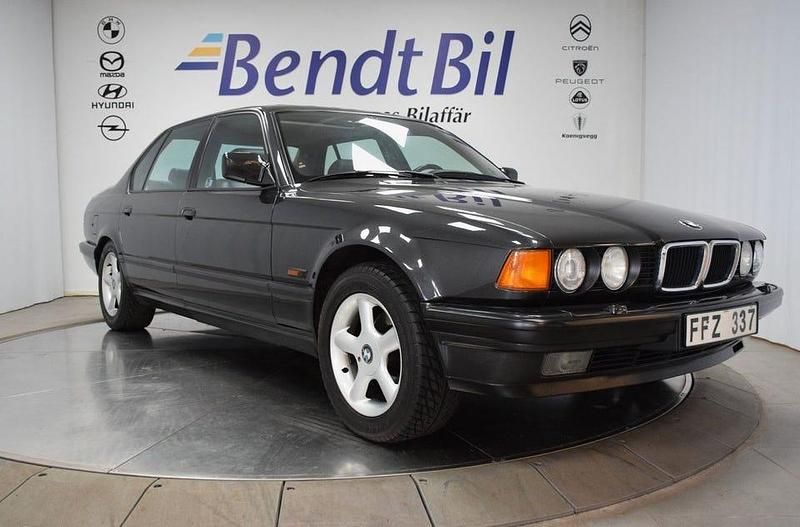 Svart Begagnad 1989 BMW 750 Shadowline Sedan | 249 500 kr - Bild 1/3