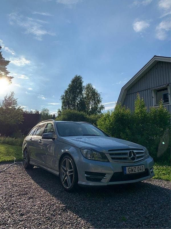 Silver Begagnad 2013 Mercedes C220 AMG Kombi | 94 000 kr (Marknadspris) - Bild 1/4