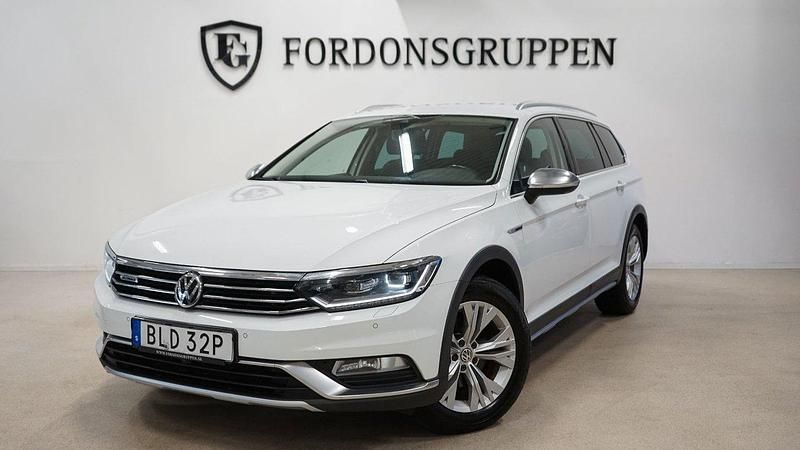 Vit Begagnad 2019 VW Passat Alltrack Executive Kombi | 219 800 kr (Marknadspris) - Bild 1/4