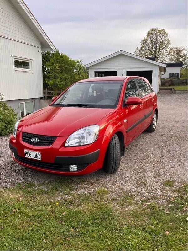 Röd Begagnad 2008 Kia Rio 4 Halvkombi | 52 000 kr (Marknadspris) - Bild 1/4