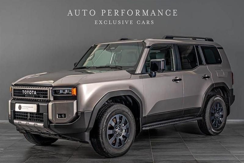 Avantgarde bronze Begagnad 2024 Toyota Land Cruiser Executive SUV | 1 149 900 kr - Bild 1/4