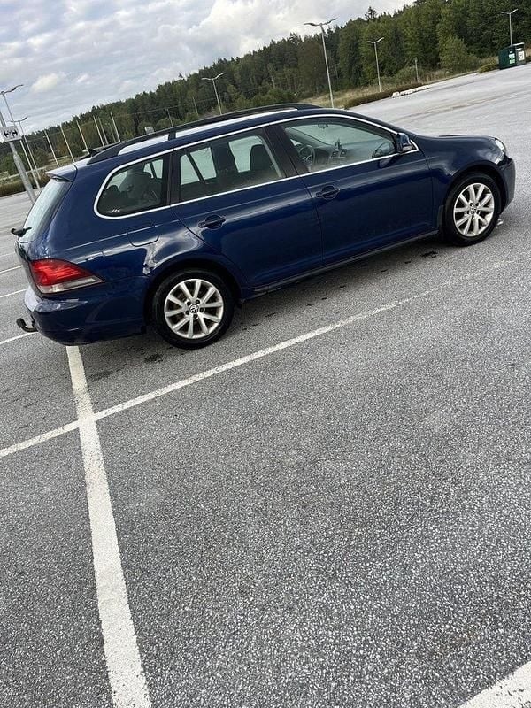 Blå Begagnad 2010 VW Golf VI Kombi | 55 000 kr (Marknadspris) - Bild 1/4