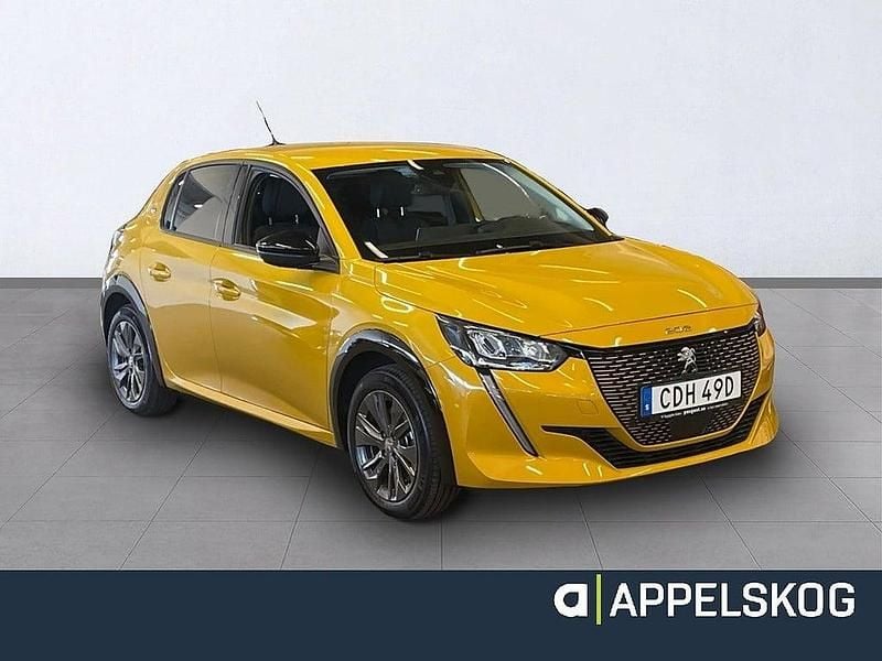 Begagnad Peugeot e-208 Allure 100 kW (136 HK) 2022 Gul Halvkombi