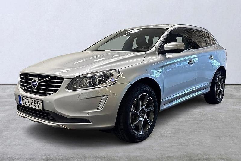 Silver Begagnad 2015 Volvo XC60 Business Edition SUV | 224 900 kr (Marknadspris) - Bild 1/4