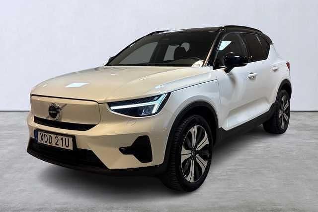 Vit Begagnad 2023 Volvo XC40 Core SUV | 319 900 kr - Bild 1/4