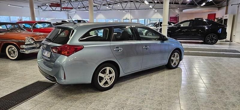 Begagnad Toyota Auris Touring Sports Active 133 HK (97 kW) 2013 Blå Kombi