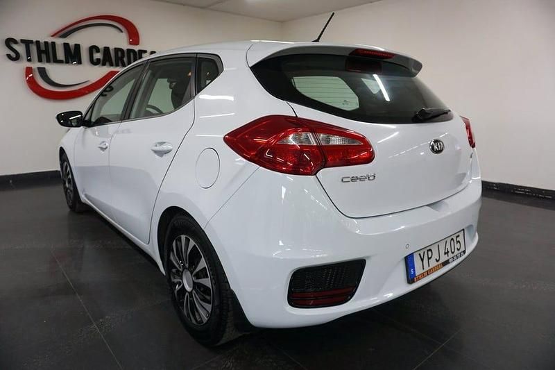 Begagnad Kia Ceed 136 HK (100 kW) 2017 Vit Halvkombi