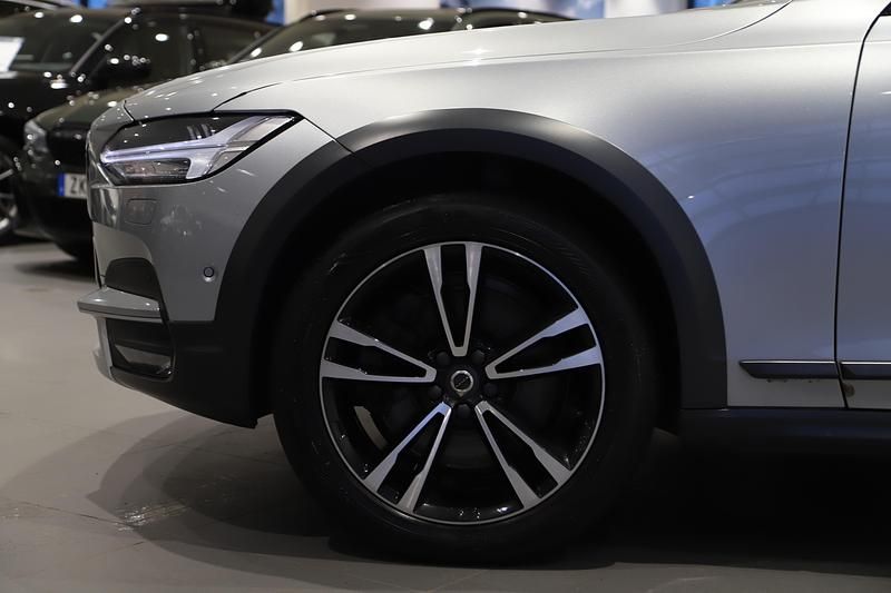 Begagnad Volvo V90 CC 238 HK (175 kW) 2018 Silver Kombi