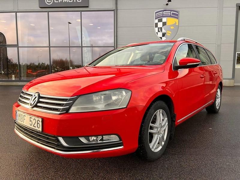 Röd Begagnad 2012 VW Passat Kombi | 59 900 kr (Marknadspris) - Bild 1/4
