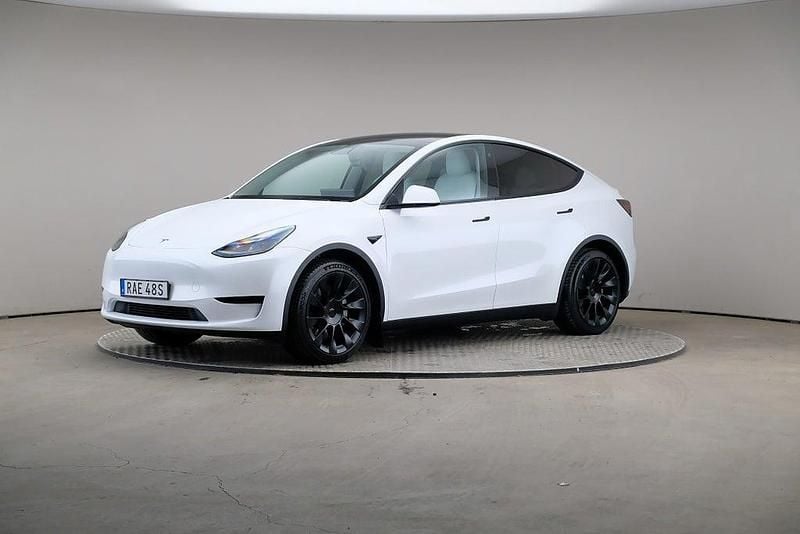 Vit Begagnad 2022 Tesla Model Y Standard Range SUV | 349 000 kr (Marknadspris) - Bild 1/4